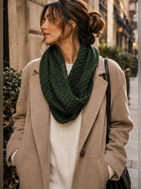 The North Face Dark Green Infinity Circle Scarf Knit Winter Neck Warmer